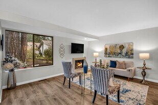 16130 SE 33rd Cir in Bellevue, WA - Building Photo