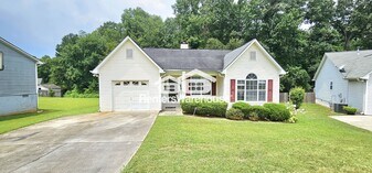 5785 Creekside Dr in Rex, GA - Building Photo