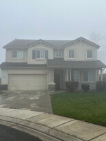 490 Azalea Ct in Merced, CA - Building Photo