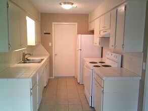 2903 NE Lakeview Cir in Lawton, OK - Building Photo - Building Photo