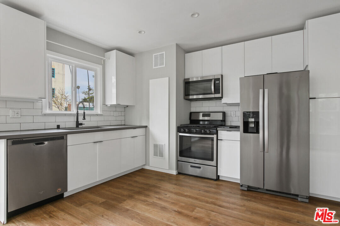 208 S Harvard Blvd in Los Angeles, CA - Building Photo