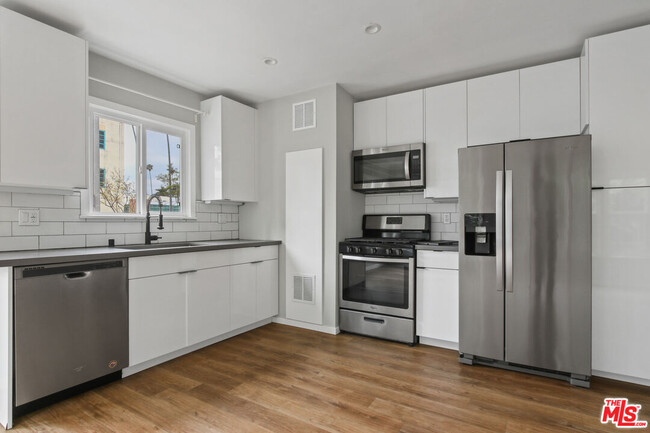 property at 208 S Harvard Blvd