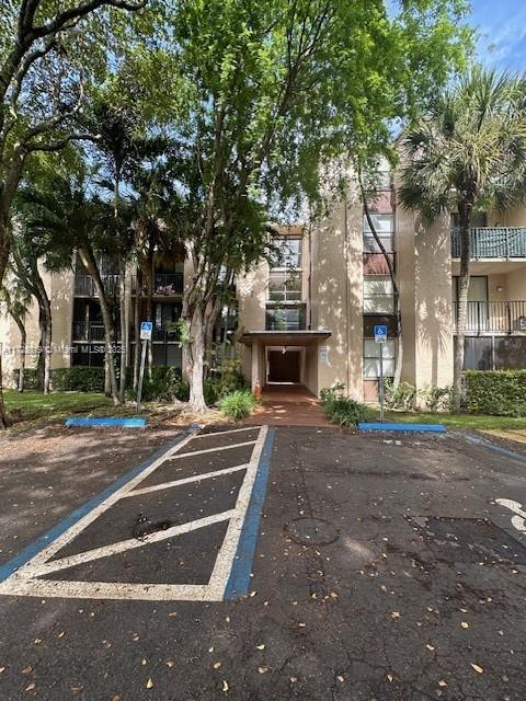 14221 N Kendall Dr in Miami, FL - Building Photo