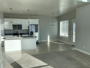 293 W 590 N in Vineyard, UT - Foto de edificio - Building Photo