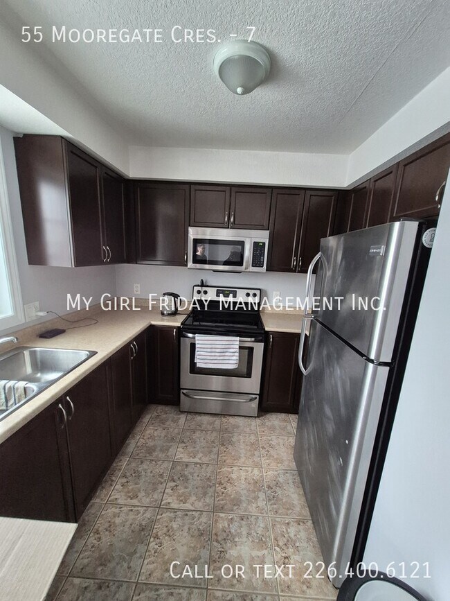 55 Mooregate Crescent in Kitchener, ON - Building Photo - Building Photo