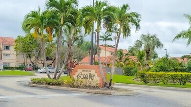 3310 Pinewalk Dr N in Margate, FL - Building Photo - Building Photo