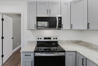 1210 Washtenaw Ave in Ypsilanti, MI - Building Photo - Building Photo