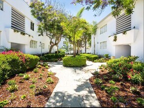 132 San Vicente Blvd, Unit B in Santa Monica, CA - Building Photo - Building Photo