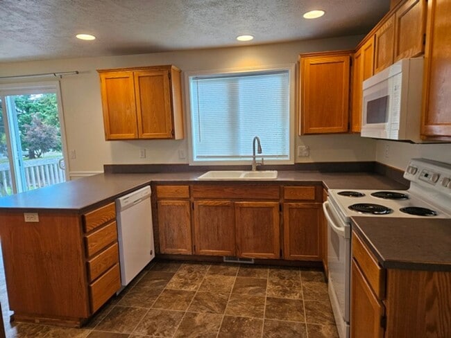 4978 Restmore Ct N in Keizer, OR - Building Photo - Building Photo