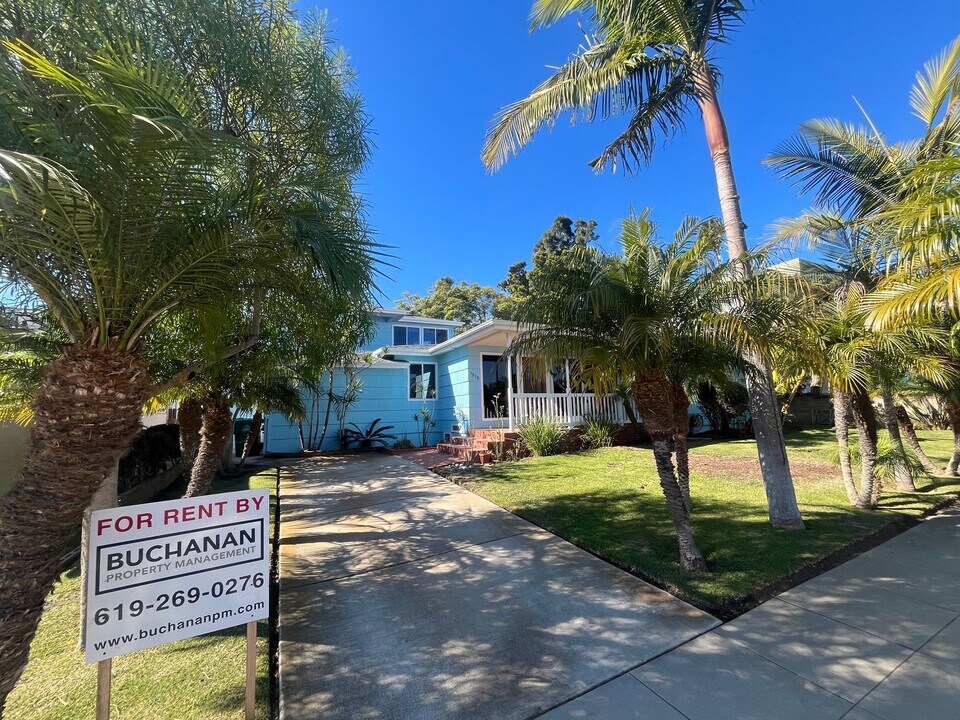 1018 Santa Barbara St in San Diego, CA - Building Photo