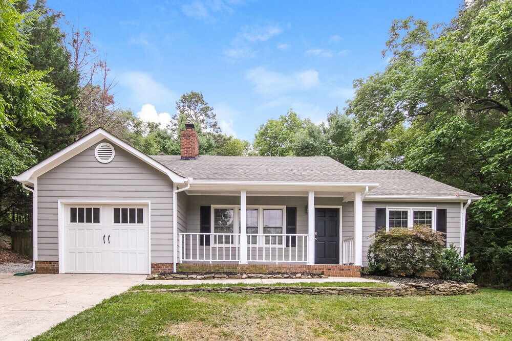 105 Interlaken Pl in Huntersville, NC - Foto de edificio