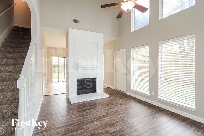 10622 Lofty Pines Dr in Houston, TX - Building Photo - Building Photo