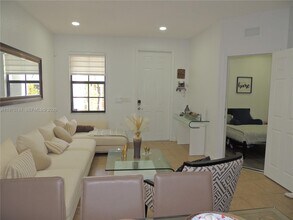 11301 NW 88th Terrace in Doral, FL - Building Photo - Building Photo