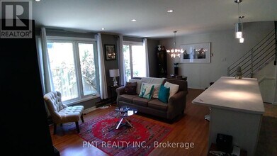 2064 Queen St E in Toronto, ON - Building Photo - Building Photo