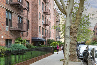 Harrison House in Brooklyn, NY - Foto de edificio - Building Photo