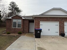630 W Clark St, Unit A in Warrensburg, MO - Building Photo