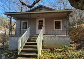 418 Old Buckeye Cove Rd in Swannanoa, NC - Building Photo