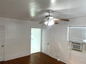 1931 Jefferson St-Unit -E in Hollywood, FL - Building Photo - Building Photo