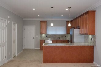 115 Evergreen St in West Babylon, NY - Foto de edificio - Building Photo