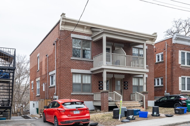 11 Acacia Av