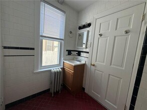 1243 Cranston St in Cranston, RI - Building Photo - Building Photo