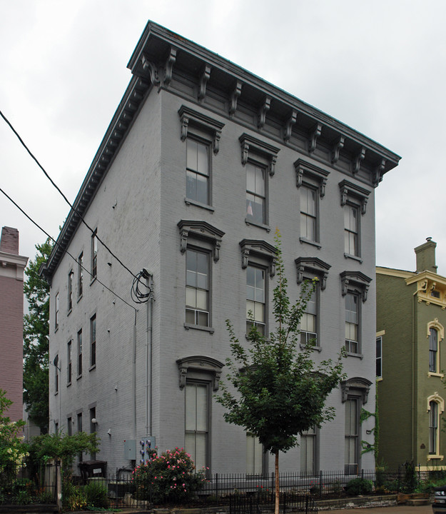 1035-1037 Russell St in Covington, KY - Building Photo