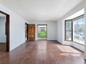 801 St Louis Ave in Long Beach, CA - Building Photo - Building Photo