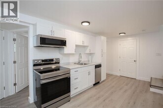 358 E 43rd St in Hamilton, ON - Building Photo - Building Photo