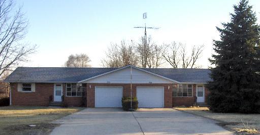 730 N 2853rd Rd in North Utica, IL - Building Photo