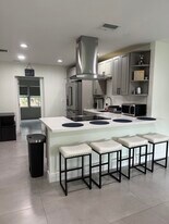 2314 Pinecrest Ct in West Palm Beach, FL - Building Photo