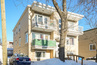 301 Des Lilas Rue E in Québec, QC - Building Photo - Building Photo