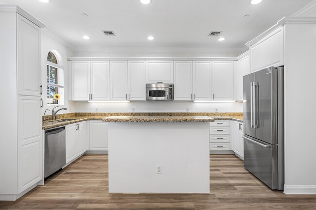 824 Virginia Gardens Dr