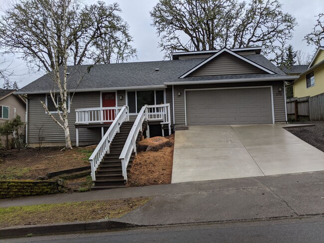 519 S 67th St in Springfield, OR - Foto de edificio - Building Photo