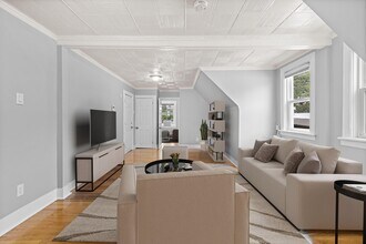 104 OAK St in Weehawken, NJ - Building Photo - Building Photo