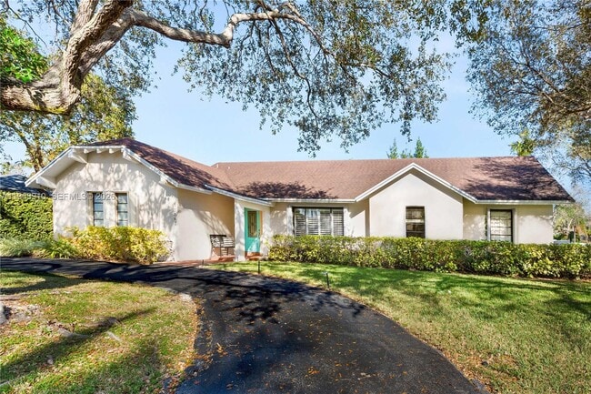 17341 SW 74th Ave in Palmetto Bay, FL - Building Photo - Building Photo