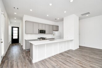 5535 Holly Hvn Ct in Fulshear, TX - Building Photo - Building Photo