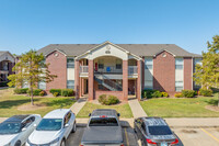 The Greens at Broken Arrow I, II and III in Broken Arrow, OK - Foto de edificio - Building Photo