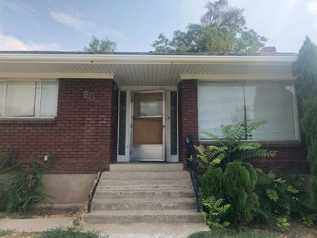 property at 441 W 21st St