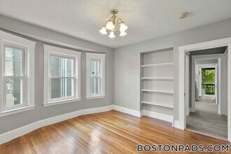 256 Main St in Medford, MA - Building Photo - Building Photo