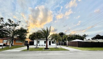 1010 N 31st Ct in Hollywood, FL - Building Photo