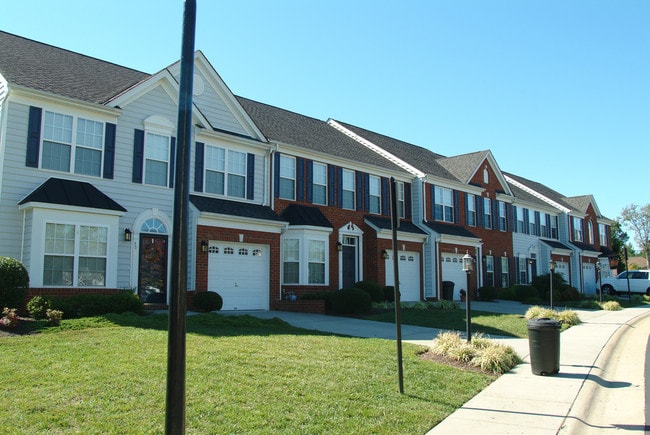 4514 Spring Moss Cir in Glen Allen, VA - Foto de edificio - Building Photo
