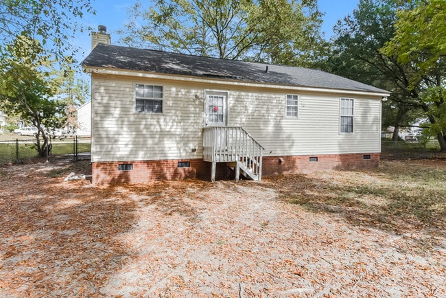 102 Kells Dr in Hopkins, SC - Foto de edificio - Building Photo