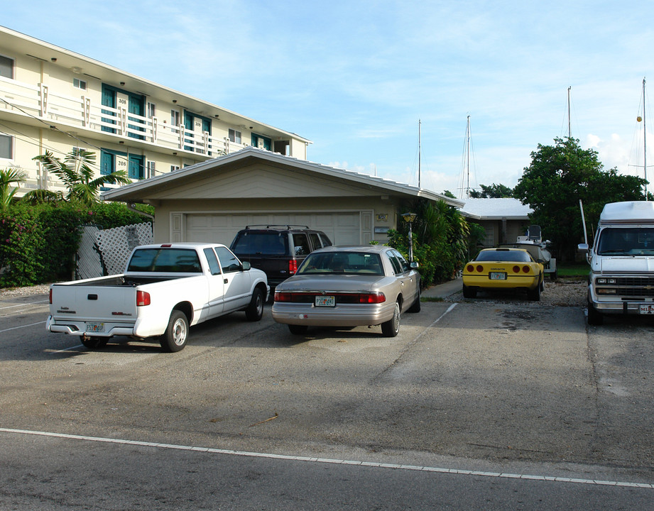 1545 SE 15th St in Fort Lauderdale, FL - Foto de edificio