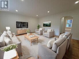 2696 Lake Shore Blvd W in Toronto, ON - Building Photo