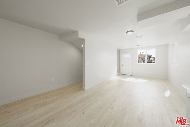 737 E 82nd St in Los Angeles, CA - Building Photo - Building Photo