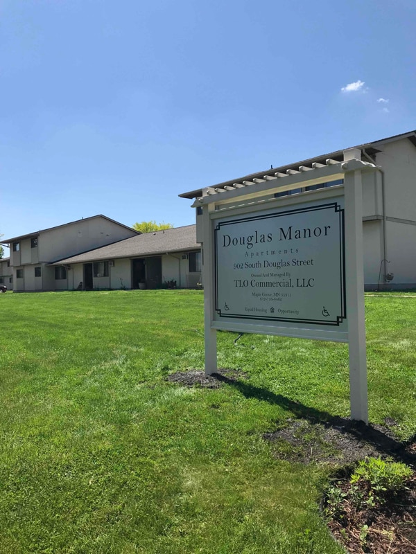 902 S Douglas St in Lamberton, MN - Building Photo - Building Photo