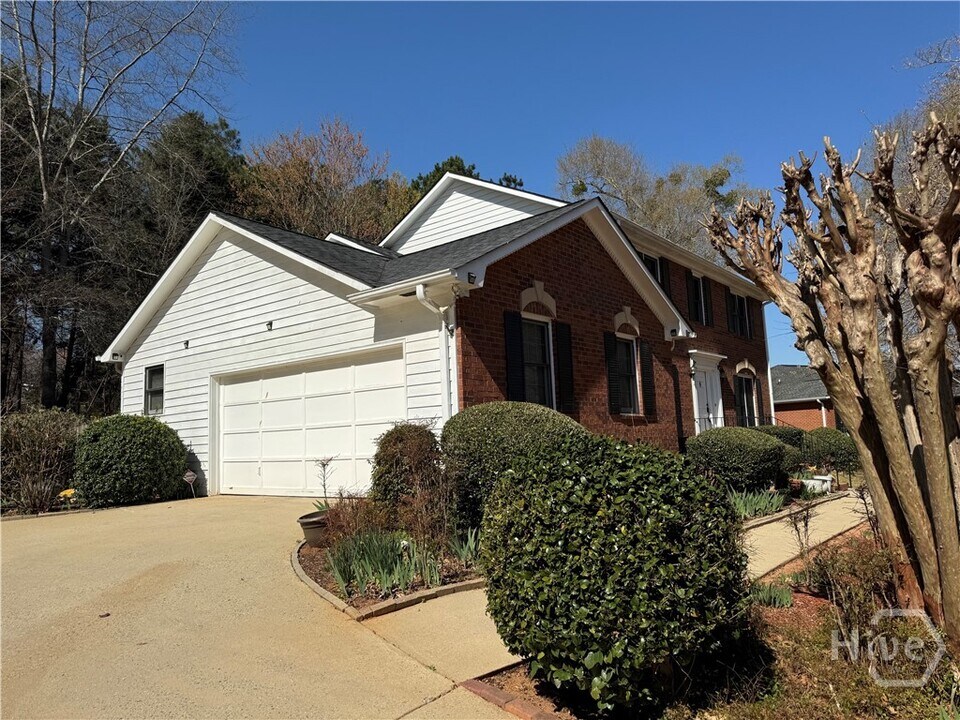 140 Yorkshire Rd in Bogart, GA - Building Photo