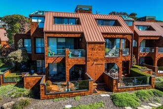 Point Tiburon Bayside in Tiburon, CA - Building Photo - Building Photo