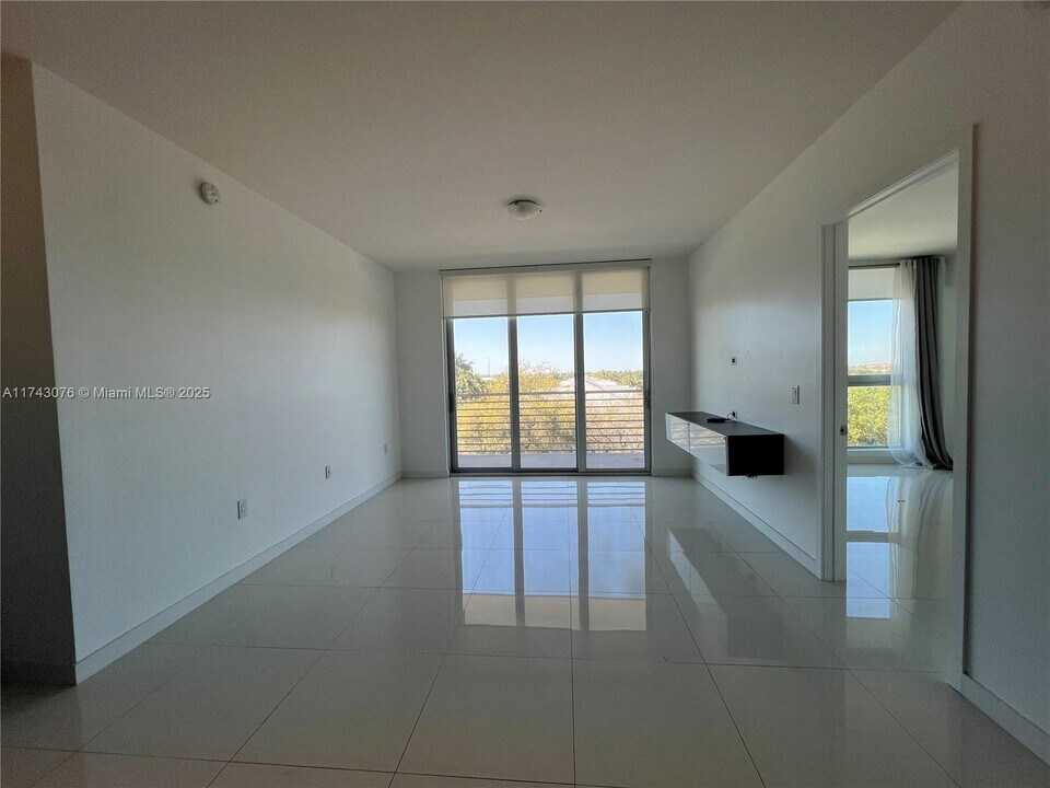 7661 NW 107th Ave, Unit na in Doral, FL - Building Photo