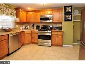 5454 Vicaris St Photo